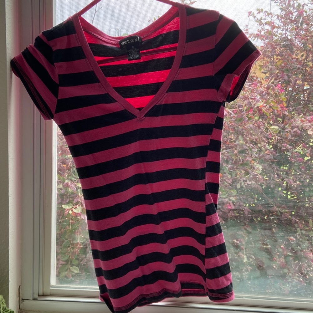 Size small V neck. Pink